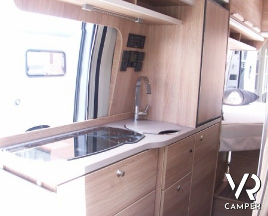 Knaus Boxstar Freeway 630: furgone attrezzato nuovo in Piemonte con letti gemelli in coda e bagno con doccia separabile