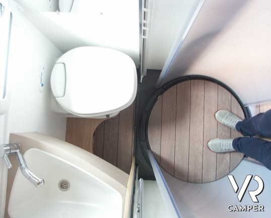 Knaus Boxstar Lifetime 600: camper furgonato nuovo a Torino con letti gemelli in coda, 3 posti letto.