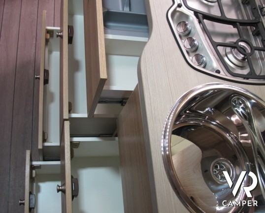 Knaus Boxstar Street 600 MQ: camper furgonato nuovo con letto matrimoniale posteriore e ampio vano di carico, ottimo per 2 persone che vogliono viaggi