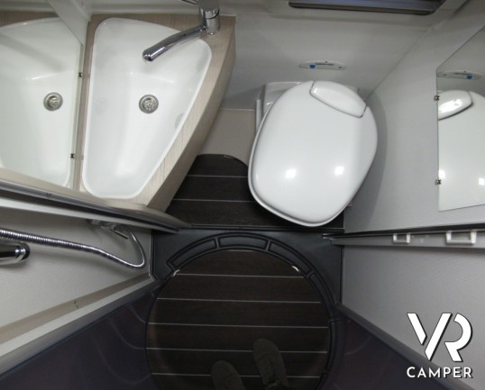 Knaus Boxstar Plus Lifetime 600: furgone attrezzato in versione speciale con letti gemelli e doccia separata