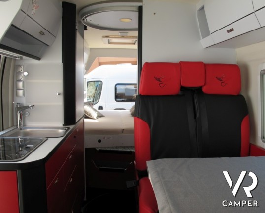 Knaus Boxstar 630 ME Saint & Sinner: nuovo furgonato in versione speciale con colorazioni rosse, e pacchetto sportivo