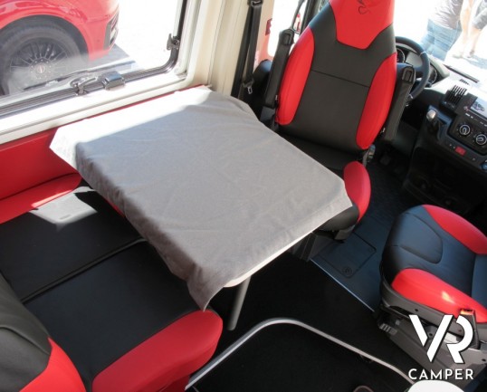 Knaus Boxstar 630 ME Saint & Sinner: nuovo furgonato in versione speciale con colorazioni rosse, e pacchetto sportivo