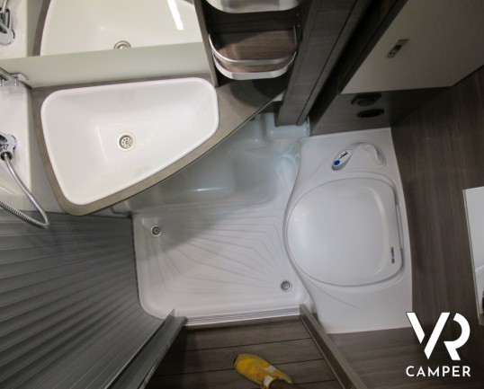 Knaus L!ve TI 650: ottimo semintegrale con letti gemelli posteriori, ampio garage e dinette con divanetto contrapposto