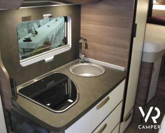 Knaus L!ve TI 650: ottimo semintegrale con letti gemelli posteriori, ampio garage e dinette con divanetto contrapposto