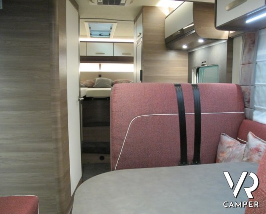 Knaus L!ve Wave 700 MEG: camper semintegrale nuovo con letti gemelli in coda, letto basculante, ampia dinette e frigo grande con freezer