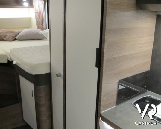 Knaus L!ve Wave 700 MEG: camper semintegrale nuovo con letti gemelli in coda, letto basculante, ampia dinette e frigo grande con freezer