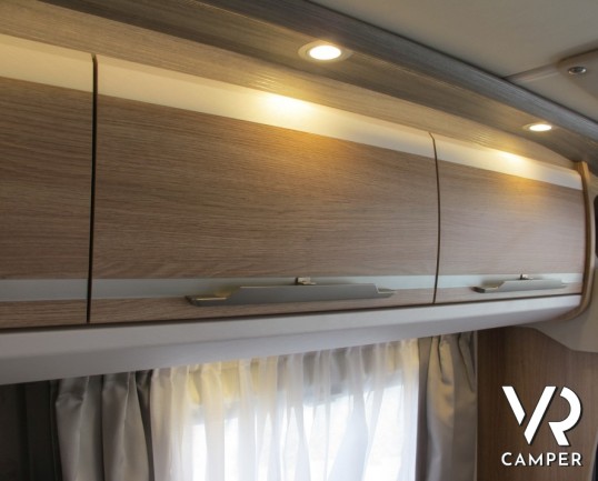 Knaus Sky TI 700 MEG: semintegrale nuovo Knaus con letti gemelli in coda, ampio garage per lo scooter