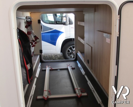 Knaus Sky TI 700 MEG: semintegrale nuovo Knaus con letti gemelli in coda, ampio garage per lo scooter