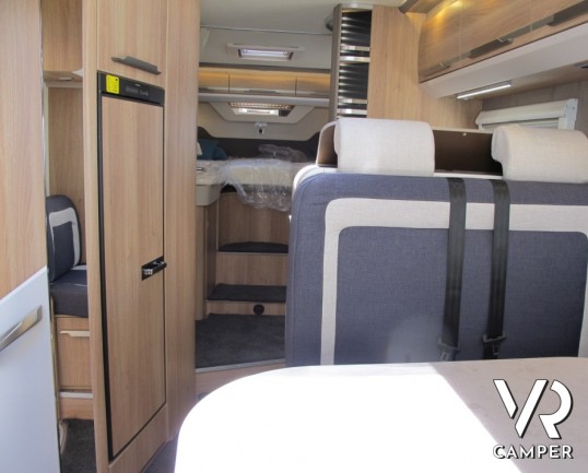 Knaus Sky TI 700 MEG: semintegrale nuovo Knaus con letti gemelli in coda, ampio garage per lo scooter