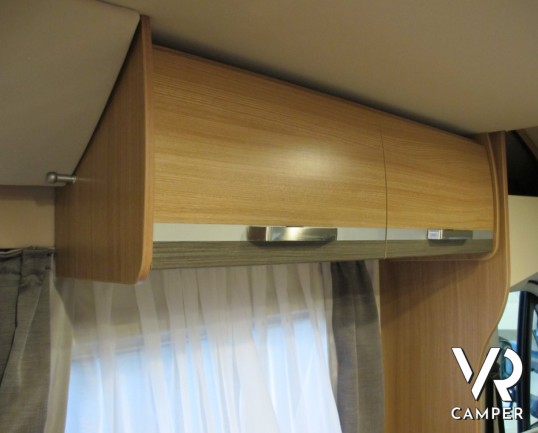 Knaus Sky Wave 700 MEG: camper nuovo semintegrale con letti gemelli posteriori, garage, e letto basculante, omologato 4 posti