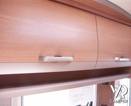 Knaus Sport 400 LK: caravan compatta e leggera 4 posti letto con letti a castello in coda e dinette anteriore