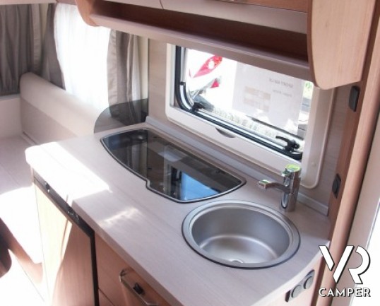Knaus Sport 400 LK: caravan compatta e leggera 4 posti letto con letti a castello in coda e dinette anteriore