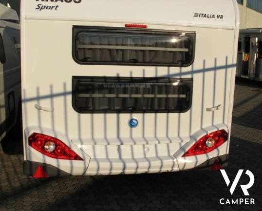 Knaus Sport 500 QDK: caravan nuova 6 posti, leggera per il traino con letti a castello, dinette e letto matrimoniale. Attrezzata con boiler e stufa