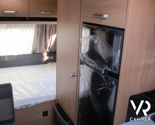 Knaus Sport 500 QDK: caravan nuova 6 posti, leggera per il traino con letti a castello, dinette e letto matrimoniale. Attrezzata con boiler e stufa