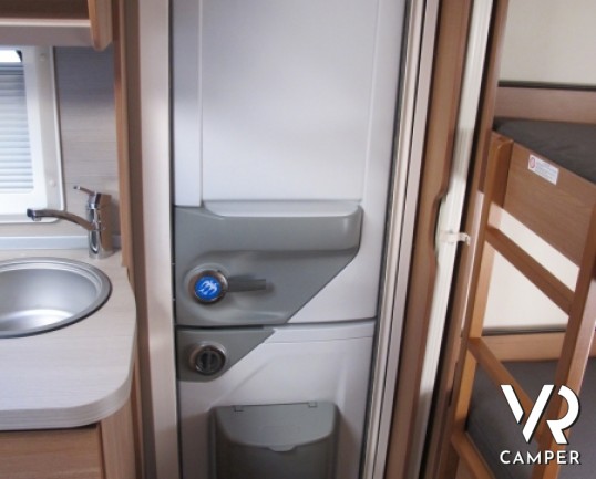 Knaus Sport 500 QDK: caravan nuova 6 posti, leggera per il traino con letti a castello, dinette e letto matrimoniale. Attrezzata con boiler e stufa