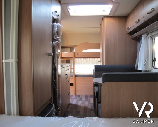 Knaus Sport 500 QDK: caravan nuova 6 posti, leggera per il traino con letti a castello, dinette e letto matrimoniale. Attrezzata con boiler e stufa