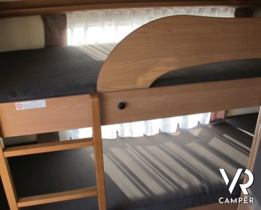 Knaus Sport 500 QDK: caravan nuova 6 posti, leggera per il traino con letti a castello, dinette e letto matrimoniale. Attrezzata con boiler e stufa