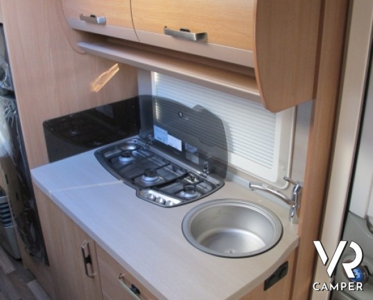 Knaus Sport 500 QDK: caravan nuova 6 posti, leggera per il traino con letti a castello, dinette e letto matrimoniale. Attrezzata con boiler e stufa