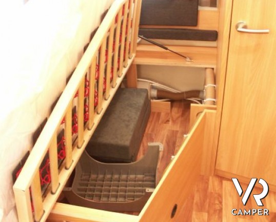 Knaus Sudwind 450 FU Silver Selection. elegantissima e luminosa caravan Knaus nuova a Torino con letto alla francese, dinette a ferro di cavallo.