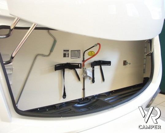 Knaus Sudwind 450 FU Silver Selection. elegantissima e luminosa caravan Knaus nuova a Torino con letto alla francese, dinette a ferro di cavallo.