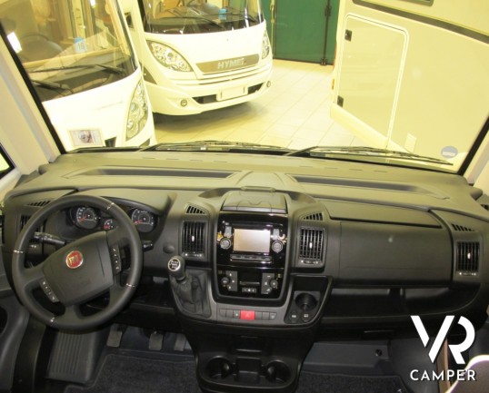 Knaus Sun-I 700 LG: maxi motorhome in patente C con letto matrimoniale posteriore, ampio bagno con doccia separata full optional.