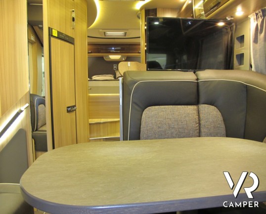 Knaus Sun-I 700 LG: maxi motorhome in patente C con letto matrimoniale posteriore, ampio bagno con doccia separata full optional.