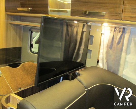 Knaus Sun-I 700 LG: maxi motorhome in patente C con letto matrimoniale posteriore, ampio bagno con doccia separata full optional.