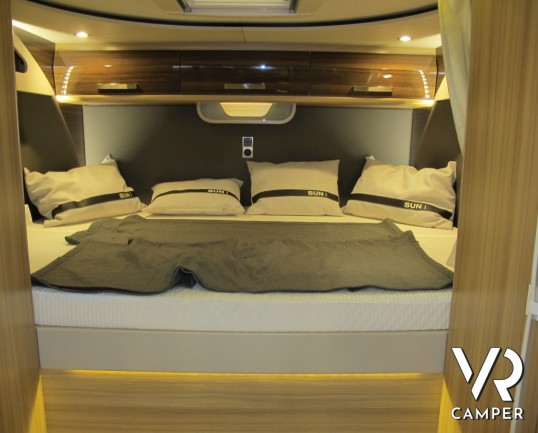 Knaus Sun-I 700 LG: maxi motorhome in patente C con letto matrimoniale posteriore, ampio bagno con doccia separata full optional.