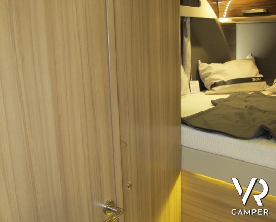 Knaus Sun-I 700 LG: maxi motorhome in patente C con letto matrimoniale posteriore, ampio bagno con doccia separata full optional.