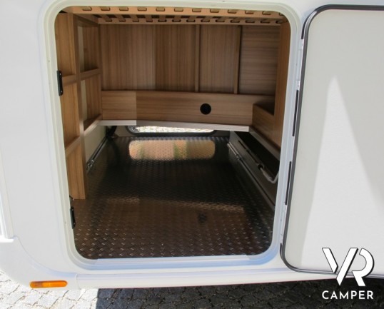 Knaus Sun TI 650 MF Platinum Selection: camper nuovo semintegrale con letto alla francese posteriore e ampio bagno, ideale per la coppia