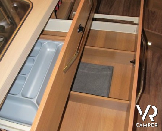 Knaus Van-I 600 MG - camper motorhome nuovo con garage e letto basculante, 4 posti omologati e ampia dinette con divanetto frontale