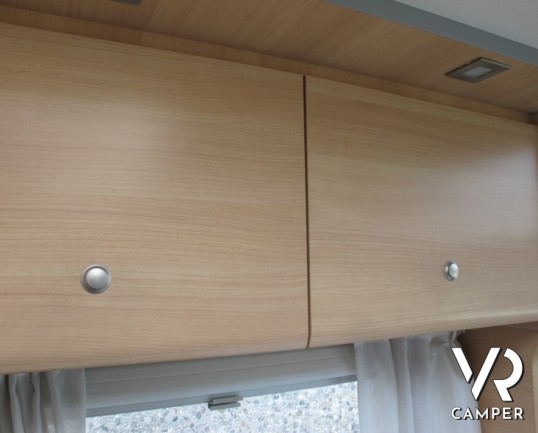 Knaus Van TI 550 MD: camper semintegrale usato di altissima qualità con garage posteriore, ottima dinette interna.