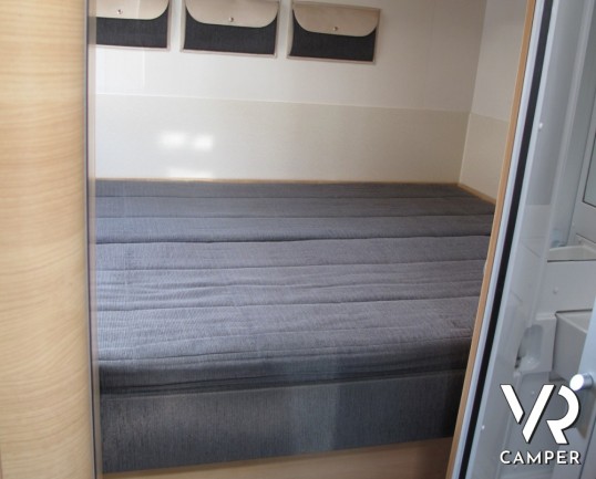 Knaus Van TI 550 MD: camper semintegrale usato di altissima qualità con garage posteriore, ottima dinette interna.