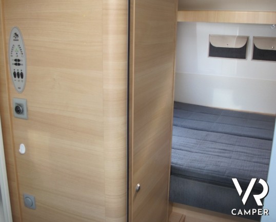 Knaus Van TI 550 MD: camper semintegrale usato di altissima qualità con garage posteriore, ottima dinette interna.