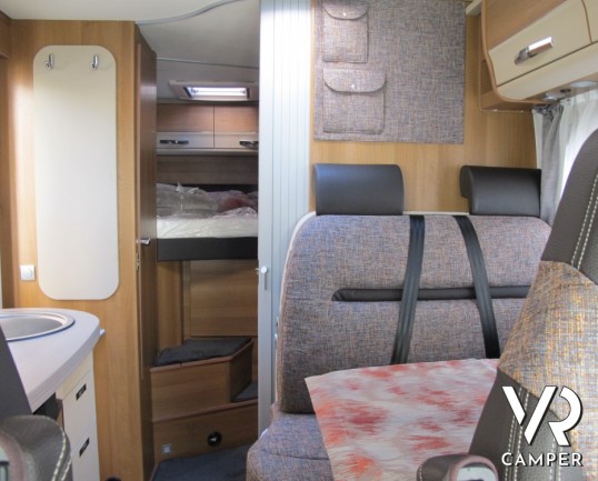 Knaus Van TI 550: semintegrale comodo per 2 persone, sotto i 6 metri di lunghezza con letto matrimoniale in coda e garage