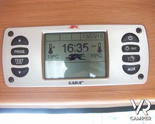 Laika Ecovip 10.1: mansardato compatto con doppio pavimento e letti a castello laterali. camper usati.