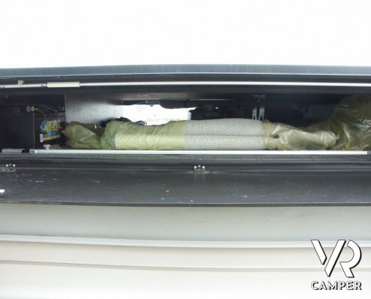 Laika Ecovip 2.1 Classic: camper usato con doppio pavimento e 7 posti letto. Mansarda, letti a castello laterali, doppia dinette.