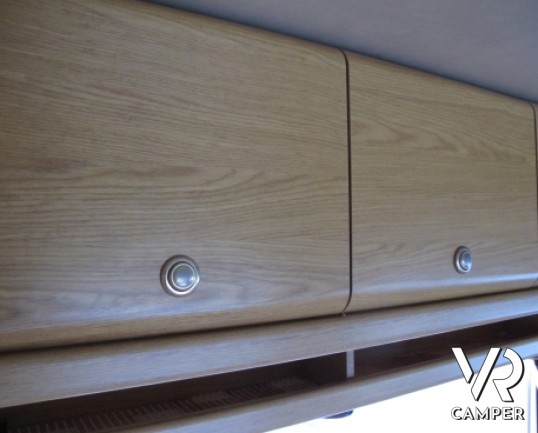 Laika Ecovip 200I: camper motorhome Laika usato con 7 posti letto, 5 posti omologati, doppia dinette, bagno con doccia separata e portamoto