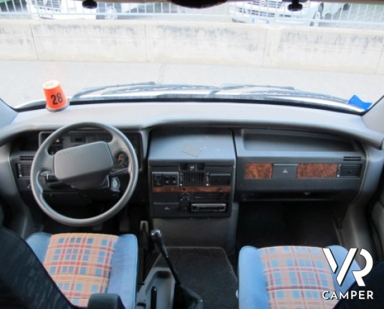 Laika Ecovip 200I: camper motorhome Laika usato con 7 posti letto, 5 posti omologati, doppia dinette, bagno con doccia separata e portamoto