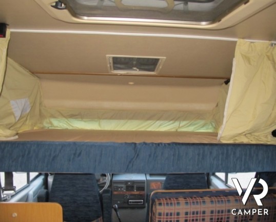 Laika Ecovip 200I: camper motorhome Laika usato con 7 posti letto, 5 posti omologati, doppia dinette, bagno con doccia separata e portamoto