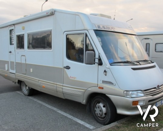 Laika Ecovip 200I: camper motorhome Laika usato con 7 posti letto, 5 posti omologati, doppia dinette, bagno con doccia separata e portamoto