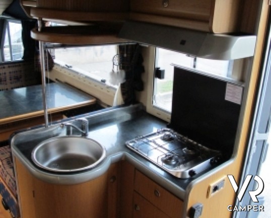 Laika Ecovip 200I: camper motorhome Laika usato con 7 posti letto, 5 posti omologati, doppia dinette, bagno con doccia separata e portamoto