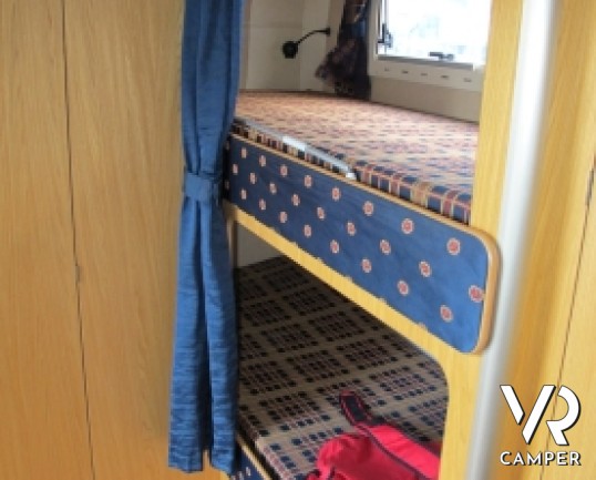 Laika Ecovip 200I: camper motorhome Laika usato con 7 posti letto, 5 posti omologati, doppia dinette, bagno con doccia separata e portamoto