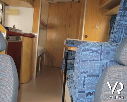 Laika Ecovip 3: camper mansardato occasione 6 posti letto e omologato su meccanica Ford Turbo con idroguida