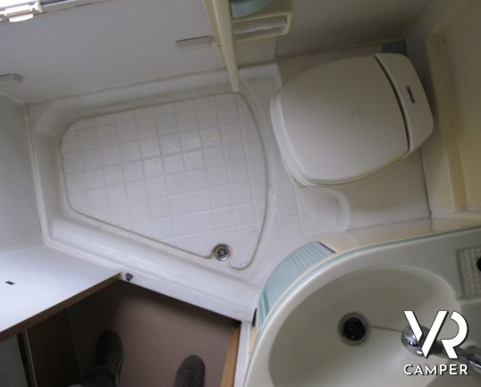 Laika Ecovip 3: camper mansardato occasione 6 posti letto e omologato su meccanica Ford Turbo con idroguida