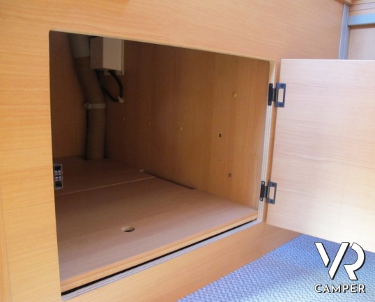 LMC Tec Rotec 682 TI: camper semintegrale usato con letti gemelli posterioriLMC Tec Rotec 682 TI: camper semintegrale usato con letti gemelli posterio