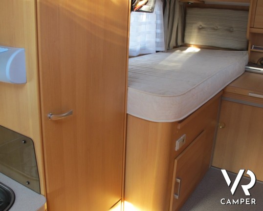 LMC Tec Rotec 682 TI: camper semintegrale usato con letti gemelli posteriori e garage. Ottimo per la coppia con un figlio o un nipote.