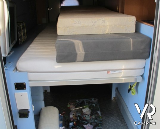 LMC Tec Rotec 682 TI: camper semintegrale usato con letti gemelli posteriori e garage. Ottimo per la coppia con un figlio o un nipote.