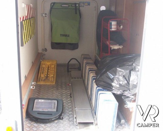 McLouis Gleen 364 G: camper usato semintegrale in vendita in Piemonte con garanzie del concessionario. Garage e 6 posti omologati.