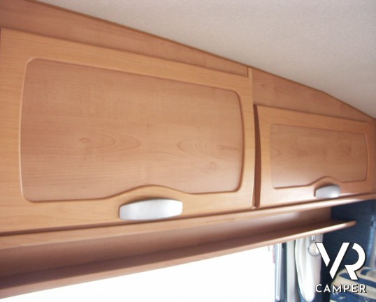 McLouis Gleen 364 G: camper usato semintegrale in vendita in Piemonte con garanzie del concessionario. Garage e 6 posti omologati.